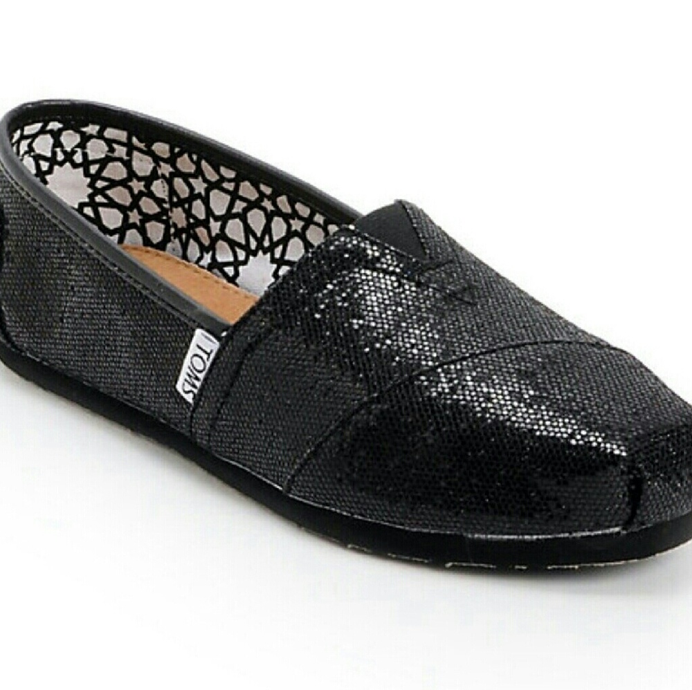 Black TOMS